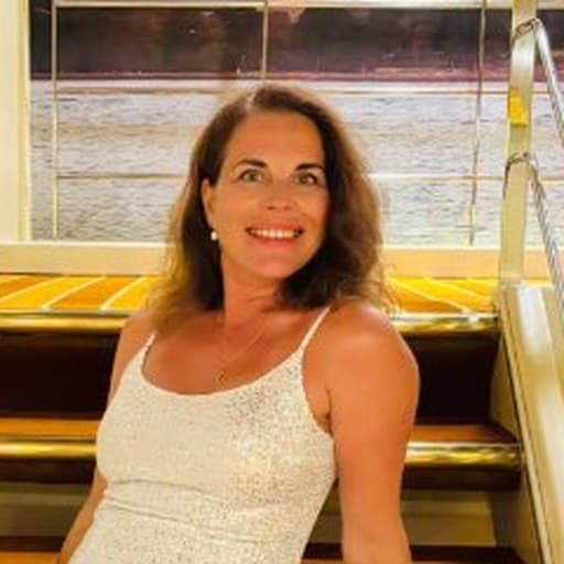 Елена Пестова